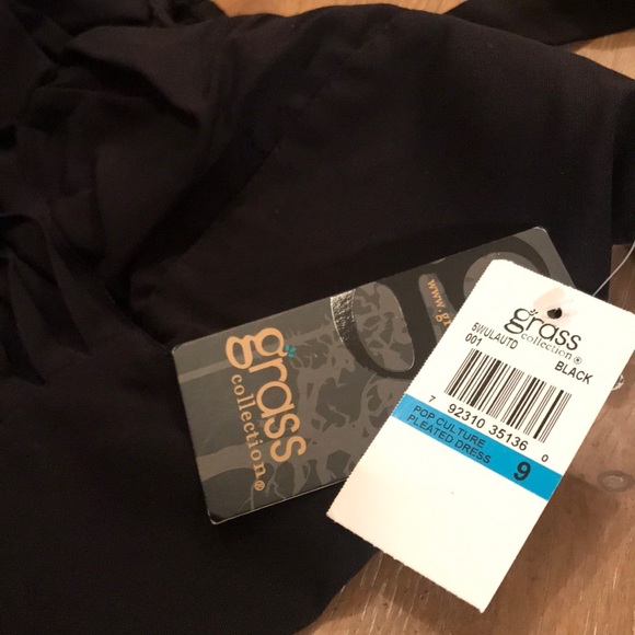💥NWT Black Cocktail Pleated Dress 🖤Slimming! - Picture 4 of 10